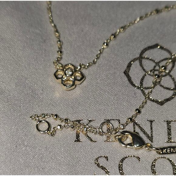 KENDRA SCOTT Rue Clover Logo Short Pendant Gold Necklace‎ - Picture 6 of 7